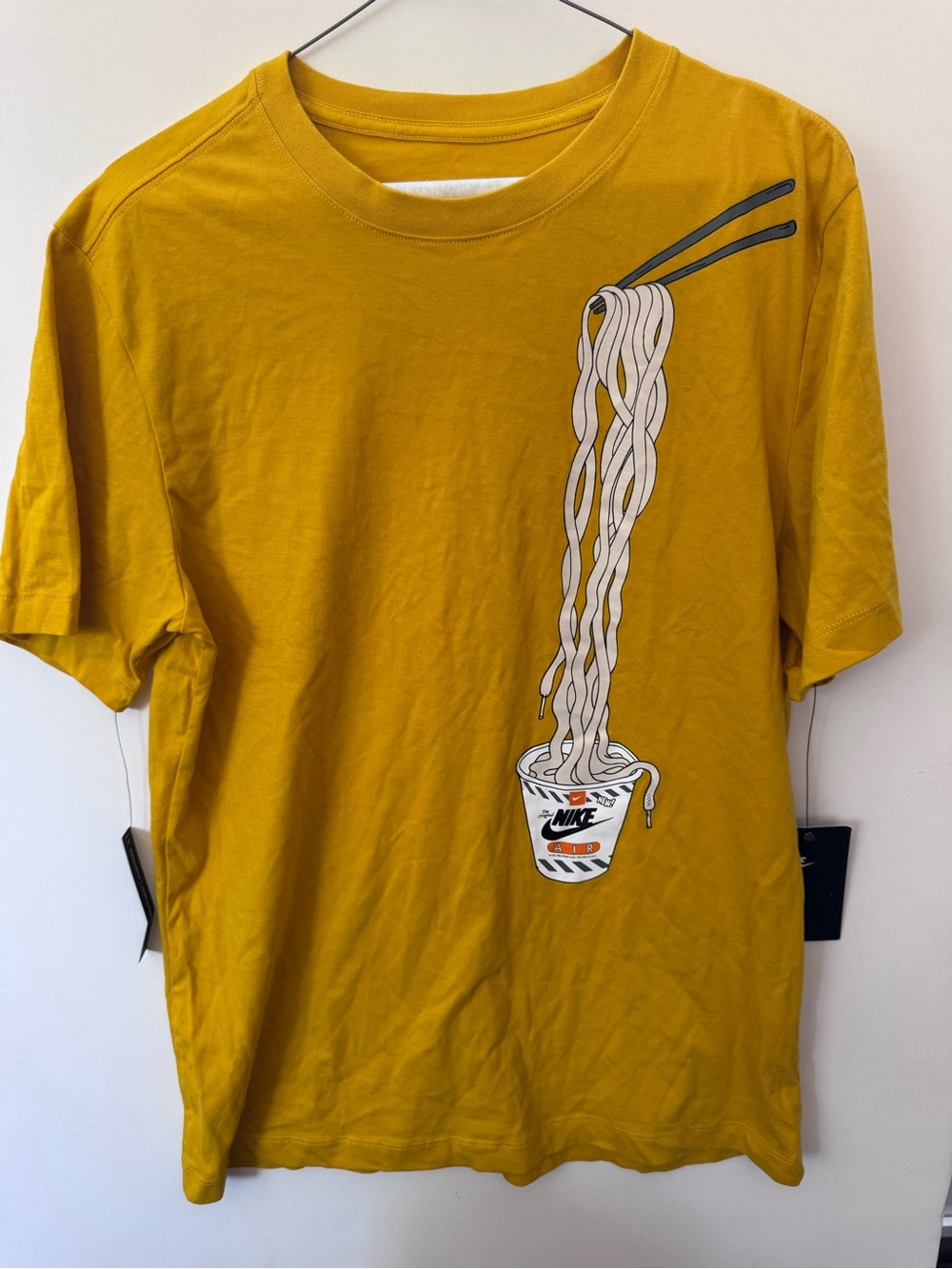 Nike Men’s Mustard Yellow Cup Noodles Graphic Short-Sleeve Tee Mens Medium NWT
